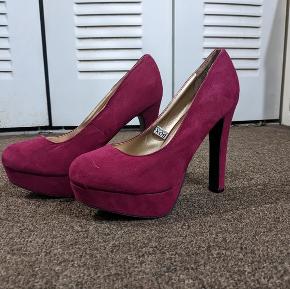 Pink Pumps - Picture 3 of 3
